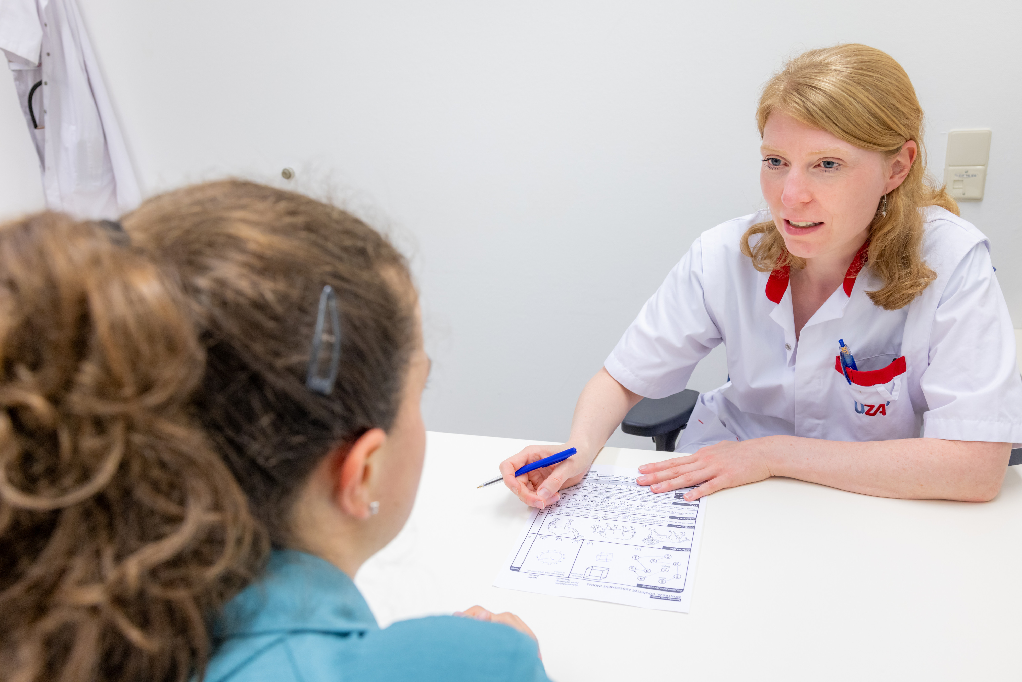 dr. Sara Van Mossevelde in geheugenkliniek UZA